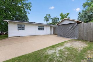 6711 SW Windsong DR, Topeka, KS 66619