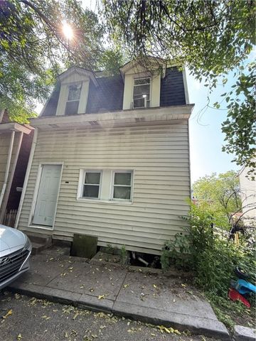 1328 Diana St, Spring Hill, PA 15212