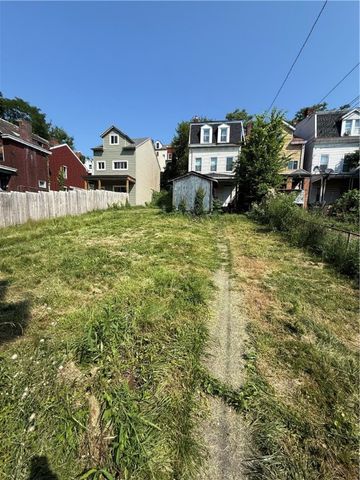 1328 Diana St, Spring Hill, PA 15212