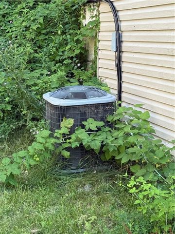 1328 Diana St, Spring Hill, PA 15212