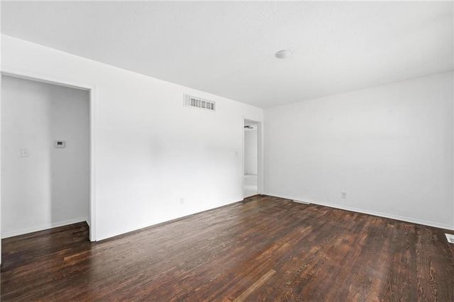 2518 S Crescent Avenue, Independence, MO 64052