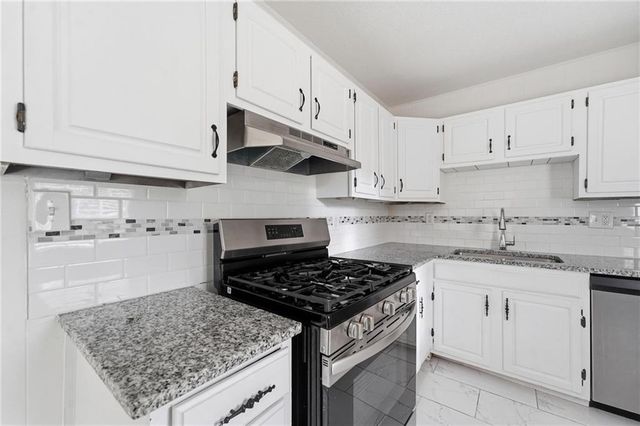 2518 S Crescent Avenue, Independence, MO 64052