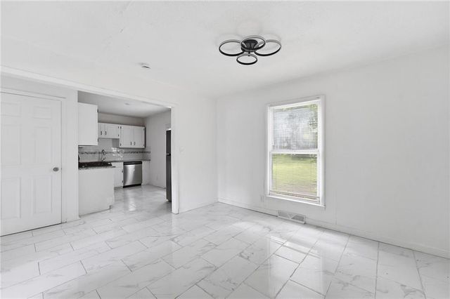 2518 S Crescent Avenue, Independence, MO 64052