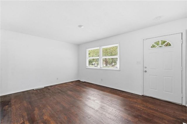 2518 S Crescent Avenue, Independence, MO 64052
