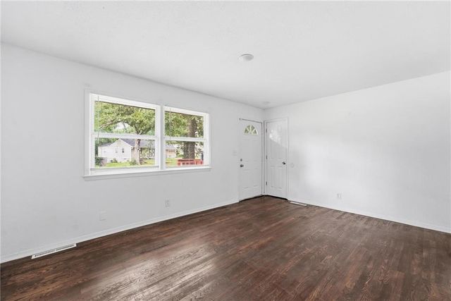 2518 S Crescent Avenue, Independence, MO 64052