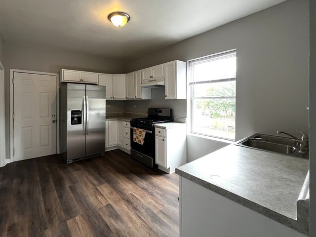 1801 N Lotus Avenue 2, Chicago, IL 60639