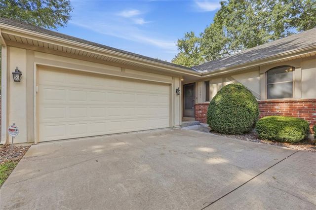 11901 Harrison Drive, Kansas City, MO 64146