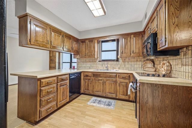11901 Harrison Drive, Kansas City, MO 64146