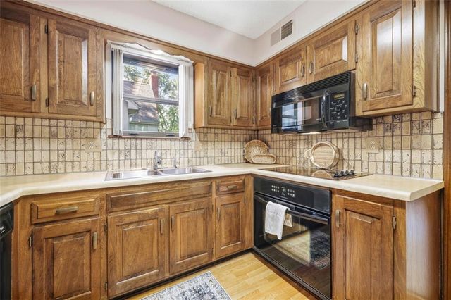 11901 Harrison Drive, Kansas City, MO 64146