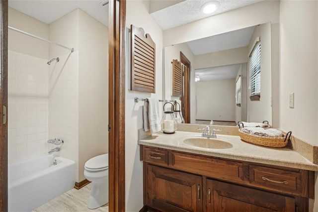 11901 Harrison Drive, Kansas City, MO 64146