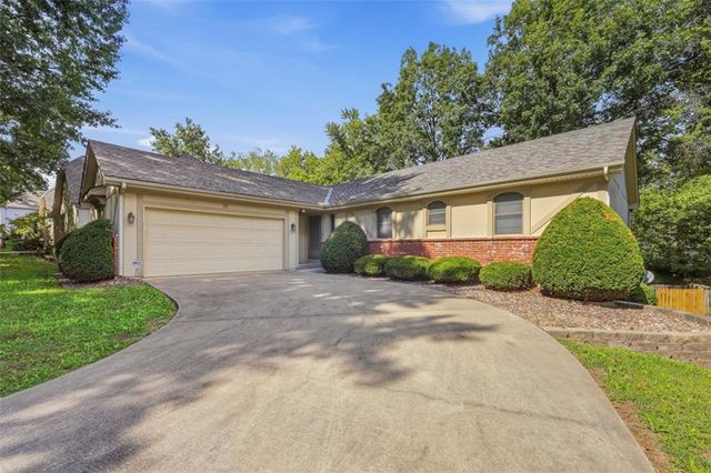 11901 Harrison Drive, Kansas City, MO 64146