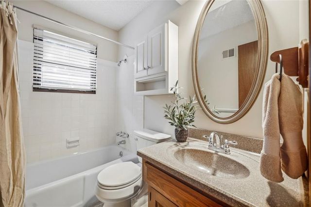 11901 Harrison Drive, Kansas City, MO 64146
