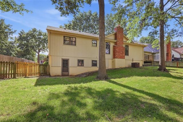 11901 Harrison Drive, Kansas City, MO 64146
