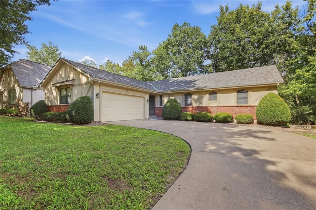 11901 Harrison Drive, Kansas City, MO 64146