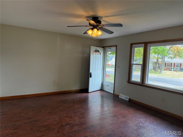 1137 Warren Street, Jerseyville, IL 62052