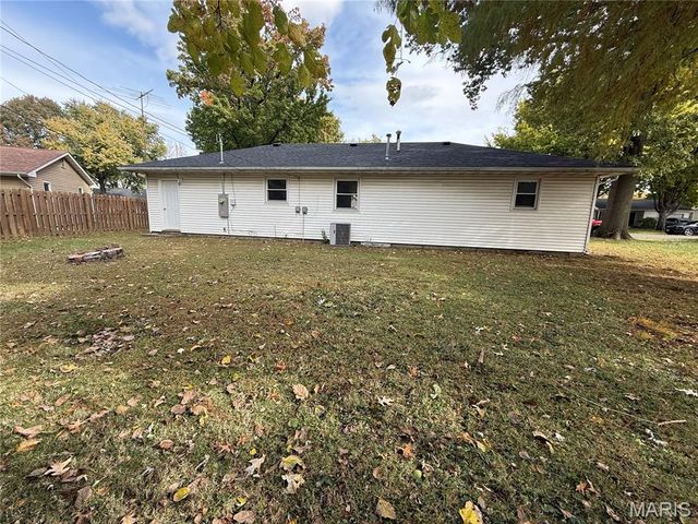 1137 Warren Street, Jerseyville, IL 62052