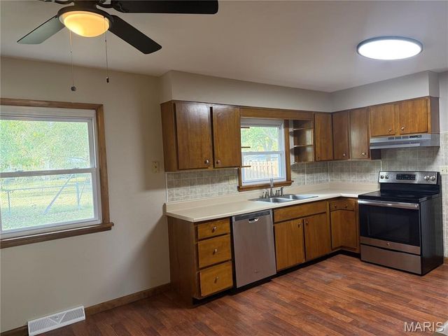 1137 Warren Street, Jerseyville, IL 62052