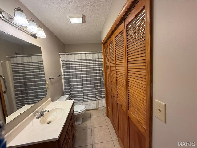 1137 Warren Street, Jerseyville, IL 62052