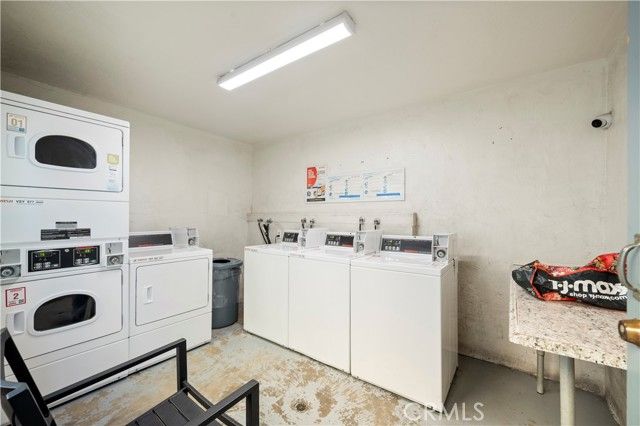 21800 Schoenborn Street 215, Canoga Park (los Angeles), CA 91304