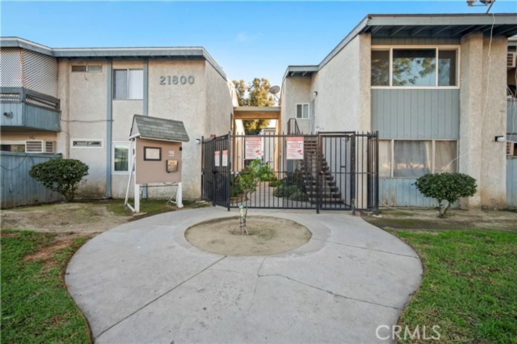 21800 Schoenborn Street 215, Canoga Park (los Angeles), CA 91304