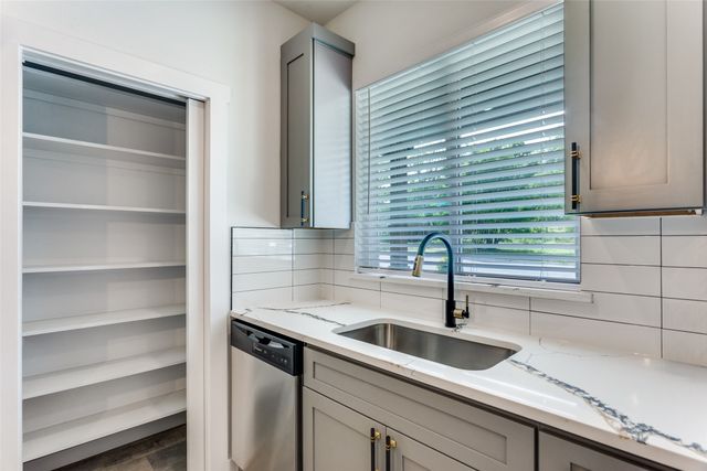 1329 Arizona Avenue, Fort Worth, TX 76104