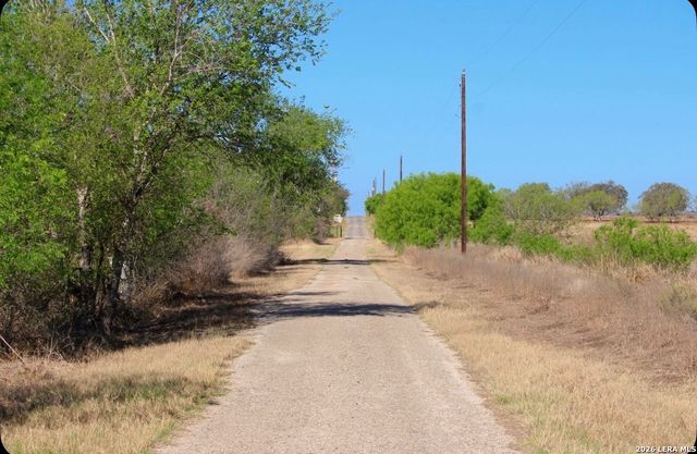 435 County Road 7715, Devine, TX 78016