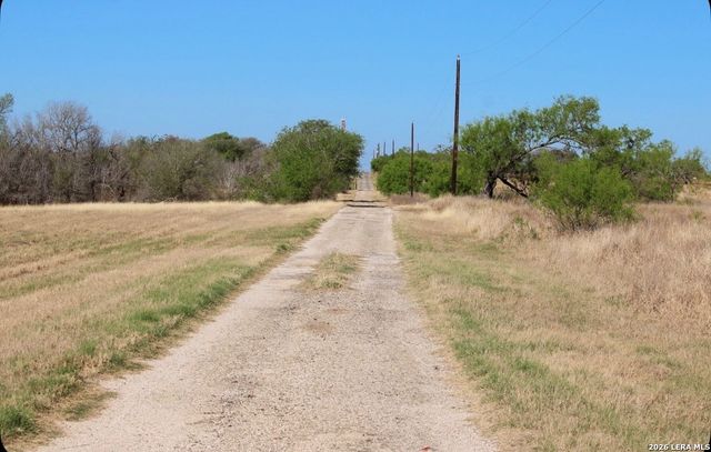 435 County Road 7715, Devine, TX 78016