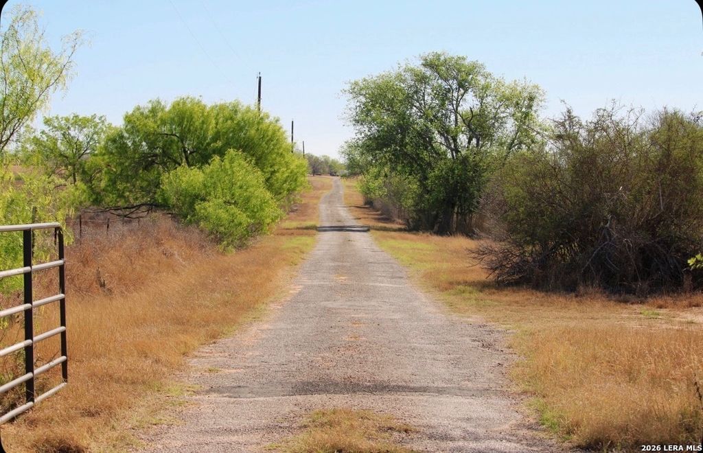 435 County Road 7715, Devine, TX 78016