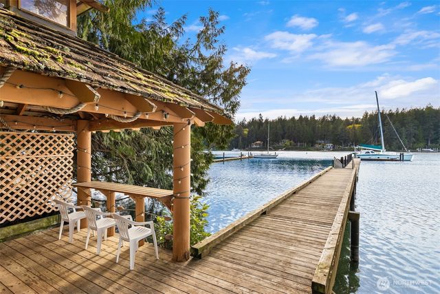 6518 NE Monte Vista Drive, Bainbridge Island, WA 98110