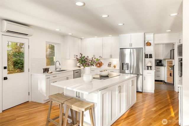 6518 NE Monte Vista Drive, Bainbridge Island, WA 98110