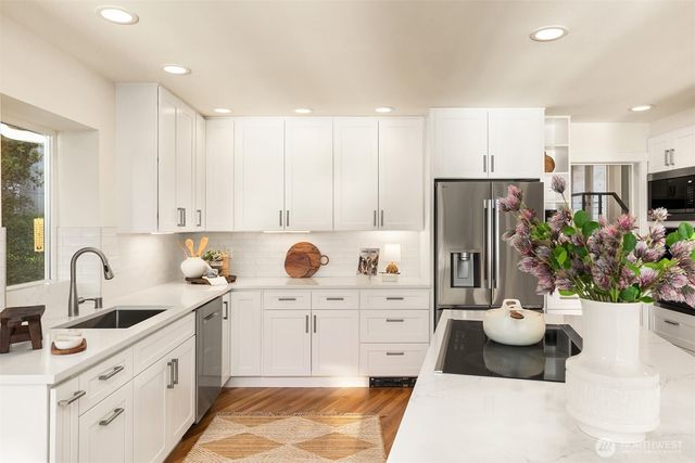 6518 NE Monte Vista Drive, Bainbridge Island, WA 98110
