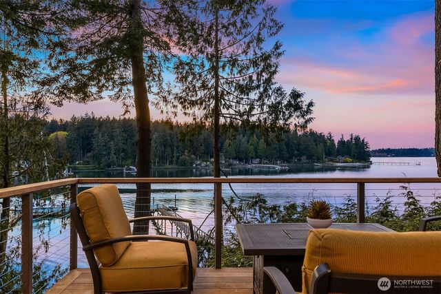 6518 NE Monte Vista Drive, Bainbridge Island, WA 98110