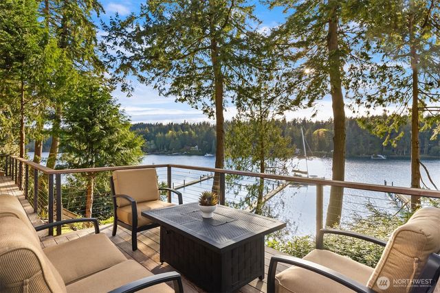 6518 NE Monte Vista Drive, Bainbridge Island, WA 98110