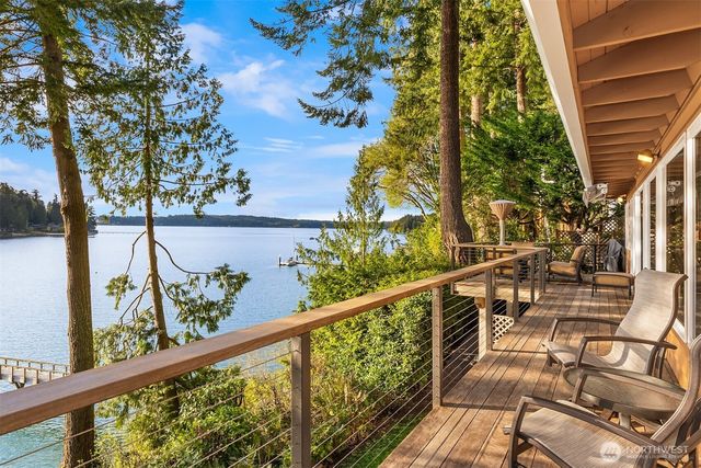 6518 NE Monte Vista Drive, Bainbridge Island, WA 98110
