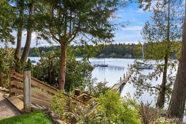 6518 NE Monte Vista Drive, Bainbridge Island, WA 98110