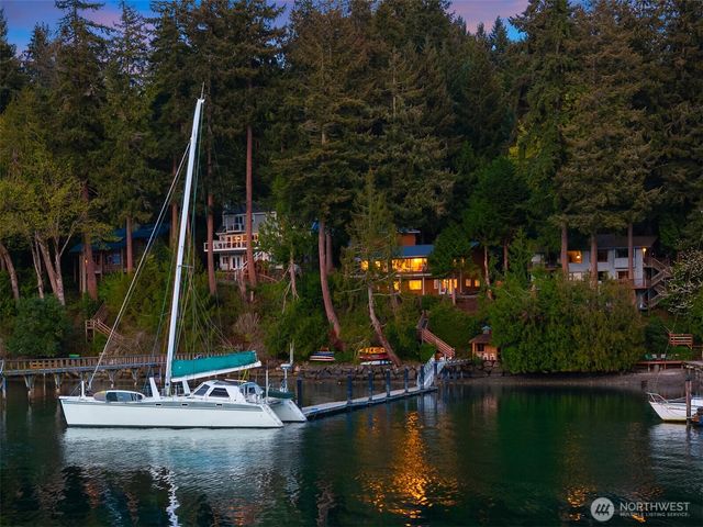 6518 NE Monte Vista Drive, Bainbridge Island, WA 98110
