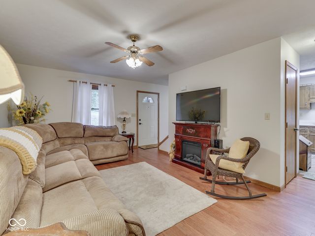 8879 S Slevins Drive, Nineveh, IN 46164