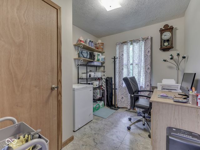 8879 S Slevins Drive, Nineveh, IN 46164