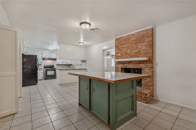 703 Lee Avenue, College Station, TX 77840