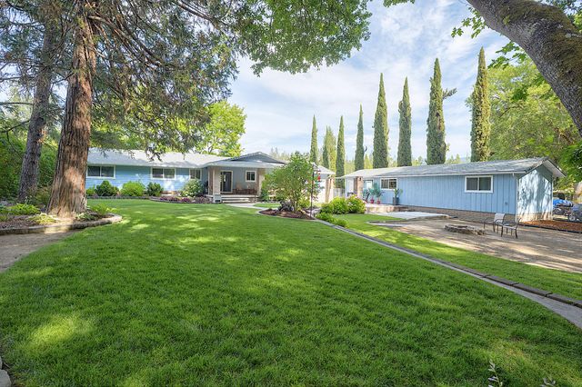 364 Genverna Glen, Grants Pass, OR 97527
