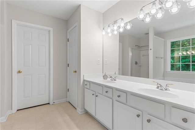 184 Regent Place, Woodstock, GA 30188