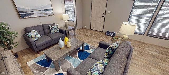 28 W Philadelphia Avenue, Youngstown, OH 44507