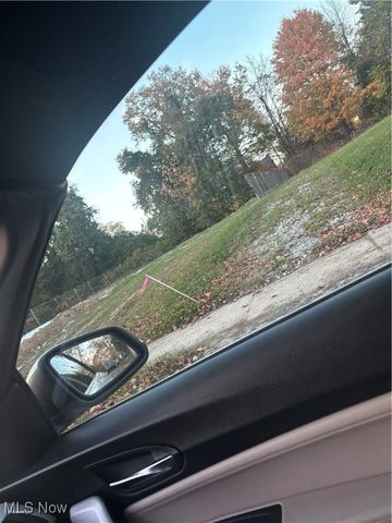 28 W Philadelphia Avenue, Youngstown, OH 44507