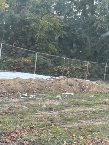 28 W Philadelphia Avenue, Youngstown, OH 44507