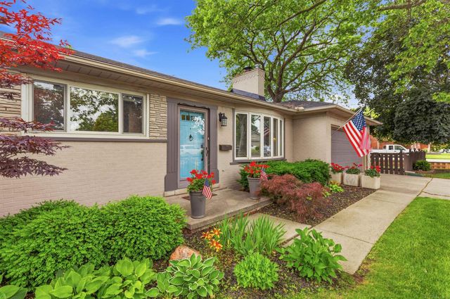 26360 Jefferson Avenue, St Clair Shores, MI 48081