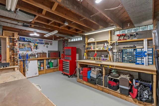 26360 Jefferson Avenue, St Clair Shores, MI 48081
