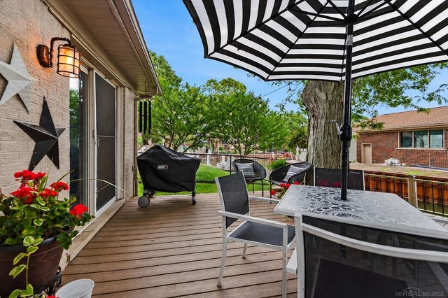 26360 Jefferson Avenue, St Clair Shores, MI 48081