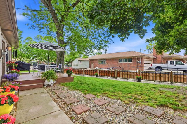 26360 Jefferson Avenue, St Clair Shores, MI 48081
