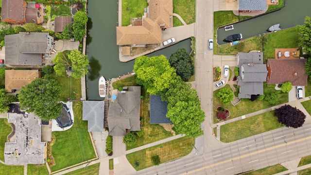 26360 Jefferson Avenue, St Clair Shores, MI 48081
