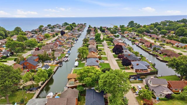 26360 Jefferson Avenue, St Clair Shores, MI 48081